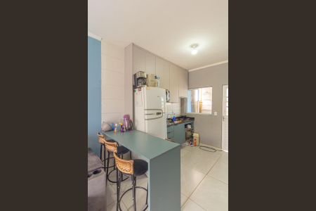 Casa à venda com 41m², 2 quartos e 2 vagas Casa à venda com 41m², 2 quartos e 2 vagasCozinha