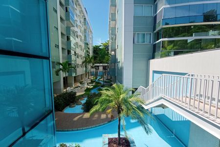 Apartamento à venda com 165m², 3 quartos e 2 vagas Apartamento à venda com 165m², 3 quartos e 2 vagasÁrea comum - Piscina