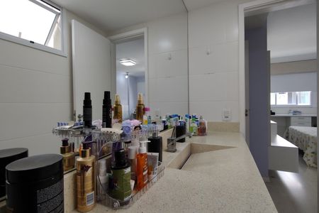 Apartamento à venda com 165m², 3 quartos e 2 vagas Apartamento à venda com 165m², 3 quartos e 2 vagasBanheiro da Suíte