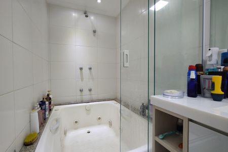 Apartamento à venda com 165m², 3 quartos e 2 vagas Apartamento à venda com 165m², 3 quartos e 2 vagasBanheiro da Suíte 2