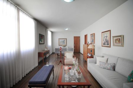 Apartamento à venda com 320m², 4 quartos e 2 vagasSala