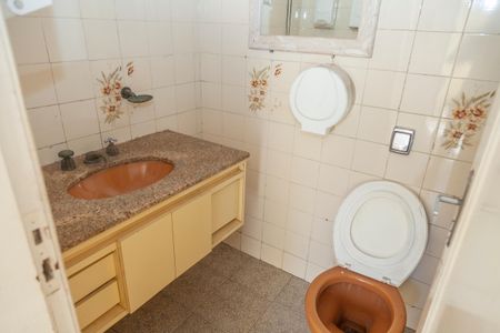 Casa para alugar com 252m², 3 quartos e 4 vagasBanheiro de Serviço