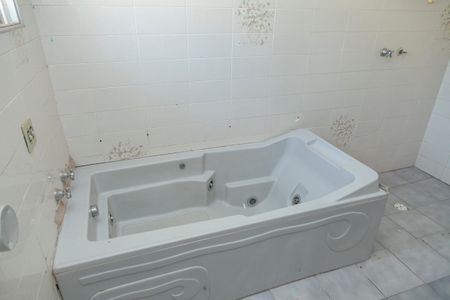 Casa para alugar com 252m², 3 quartos e 4 vagasBanheiro suite