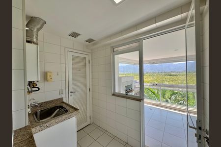 Apartamento à venda com 121m², 3 quartos e 2 vagas Apartamento à venda com 121m², 3 quartos e 2 vagasCozinha e Área de Serviço