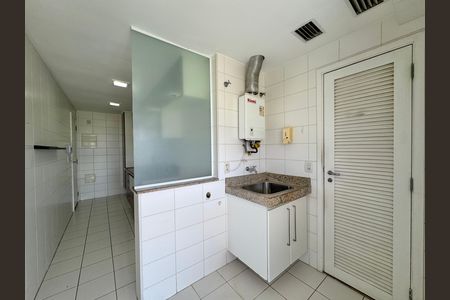 Apartamento à venda com 121m², 3 quartos e 2 vagas Apartamento à venda com 121m², 3 quartos e 2 vagasCozinha e Área de Serviço