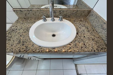Apartamento à venda com 121m², 3 quartos e 2 vagas Apartamento à venda com 121m², 3 quartos e 2 vagasBanheiro Suítes 2 e 3