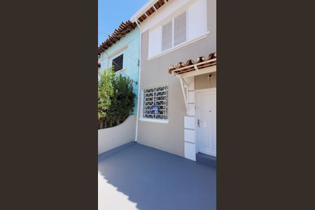 Casa para alugar com 106m², 3 quartos e 1 vaga Casa para alugar com 106m², 3 quartos e 1 vagaFachada