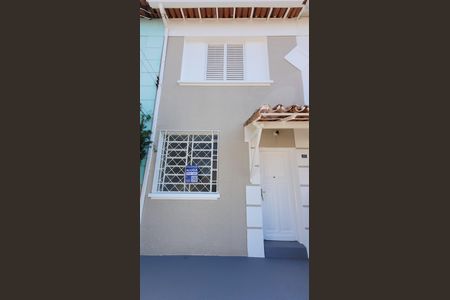 Casa para alugar com 106m², 3 quartos e 1 vaga Casa para alugar com 106m², 3 quartos e 1 vagaFachada