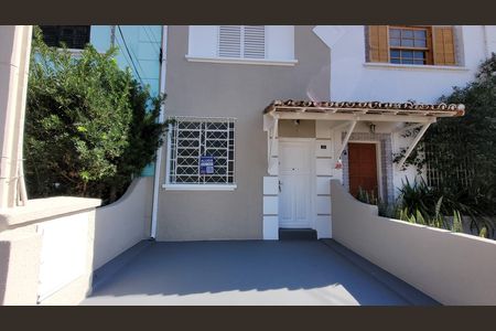 Casa para alugar com 106m², 3 quartos e 1 vaga Casa para alugar com 106m², 3 quartos e 1 vagaFachada