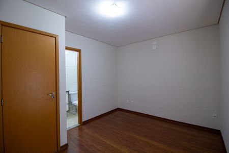 Apartamento para alugar com 92m², 2 quartos e 2 vagas Apartamento para alugar com 92m², 2 quartos e 2 vagasSuíte