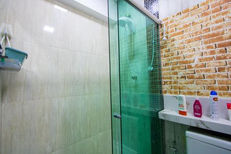 Casa à venda com 160m², 2 quartos e 2 vagasBanheiro do quarto 1