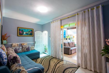 Casa à venda com 160m², 2 quartos e 2 vagasSala de estar