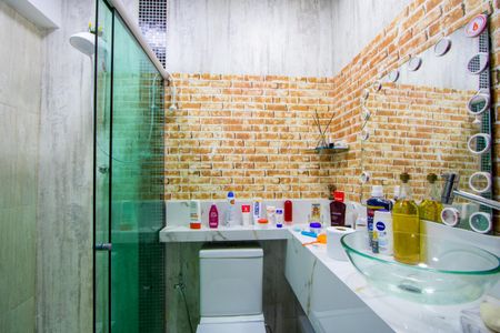 Casa à venda com 160m², 2 quartos e 2 vagasBanheiro do quarto 1