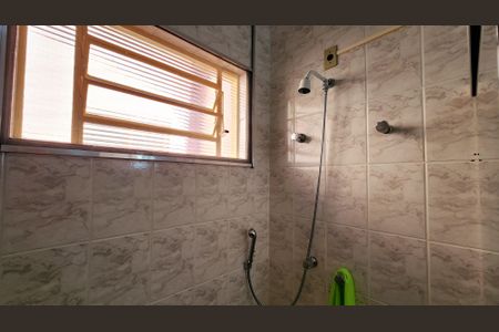 Casa à venda com 250m², 4 quartos e 3 vagas Casa à venda com 250m², 4 quartos e 3 vagasBanheiro