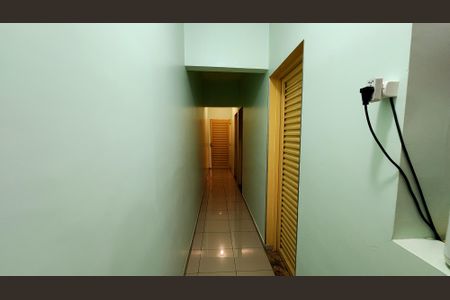 Casa à venda com 250m², 4 quartos e 3 vagas Casa à venda com 250m², 4 quartos e 3 vagasCorredor