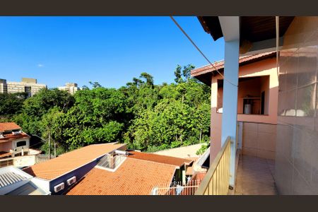 Casa à venda com 250m², 4 quartos e 3 vagas Casa à venda com 250m², 4 quartos e 3 vagasVaranda