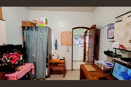 Casa à venda com 250m², 4 quartos e 3 vagas Casa à venda com 250m², 4 quartos e 3 vagasQuarto 1 (Escritório)