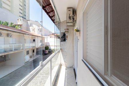 Casa de condomínio à venda com 90m², 3 quartos e 2 vagasVaranda