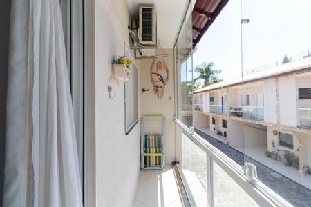 Casa de condomínio à venda com 90m², 3 quartos e 2 vagasVaranda