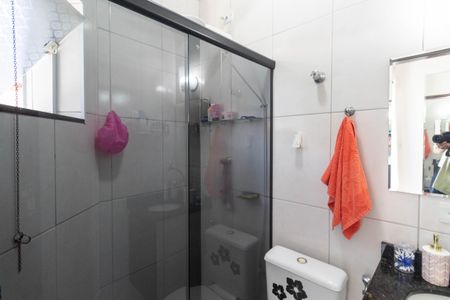 Casa de condomínio à venda com 90m², 3 quartos e 2 vagasBanheiro da Suíte