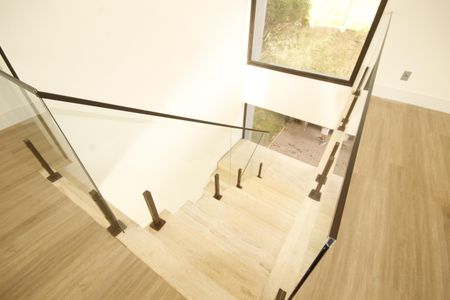 Casa de condomínio à venda com 370m², 4 quartos e 7 vagasEscada