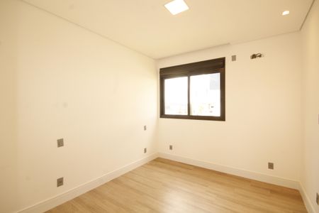 Casa de condomínio à venda com 370m², 4 quartos e 7 vagasSuíte 3