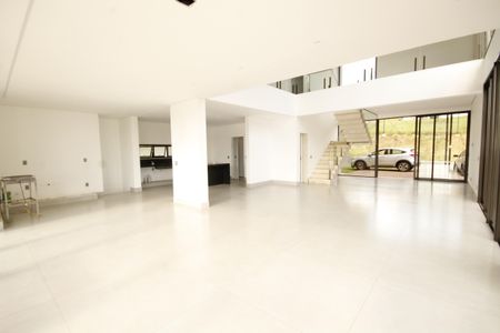 Casa de condomínio à venda com 370m², 4 quartos e 7 vagasSala