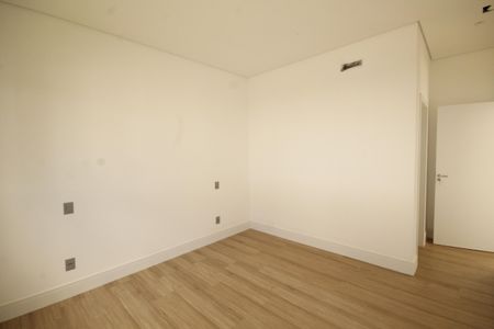 Casa de condomínio à venda com 370m², 4 quartos e 7 vagasSuíte 1