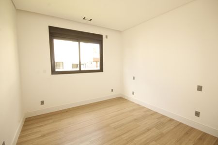 Casa de condomínio à venda com 370m², 4 quartos e 7 vagasSuíte 1