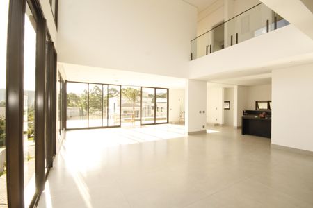 Casa de condomínio à venda com 370m², 4 quartos e 7 vagasSala