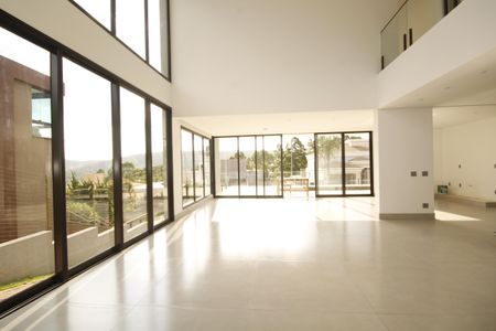 Casa de condomínio à venda com 370m², 4 quartos e 7 vagasSala