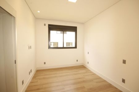 Casa de condomínio à venda com 370m², 4 quartos e 7 vagasSuíte 2