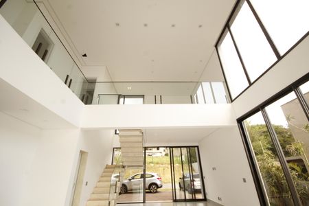 Casa de condomínio à venda com 370m², 4 quartos e 7 vagasSala