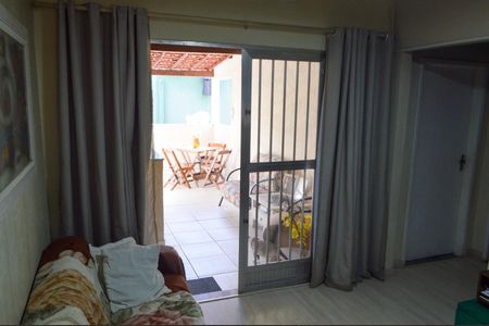 Casa de condomínio à venda com 78m², 2 quartos e 1 vagaSala