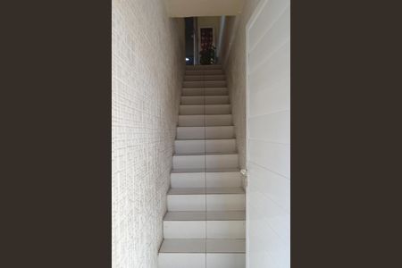 Casa de condomínio à venda com 78m², 2 quartos e 1 vagaEscadas