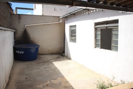 Casa à venda com 100m², 3 quartos e 2 vagasQuintal