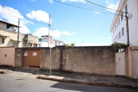 Casa à venda com 100m², 3 quartos e 2 vagasFachada / Plaquinha Instalada