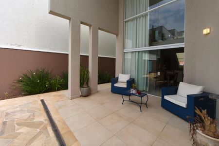 Casa de condomínio à venda com 280m², 3 quartos e 4 vagasQuintal