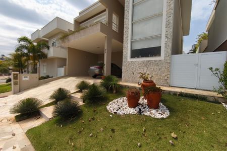 Casa de condomínio à venda com 280m², 3 quartos e 4 vagasFachada