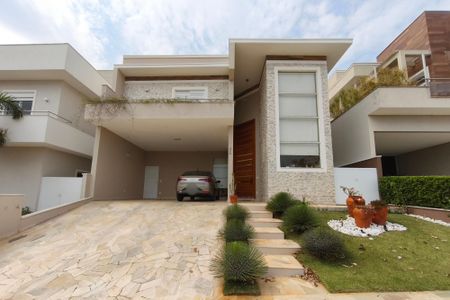 Casa de condomínio à venda com 280m², 3 quartos e 4 vagasFachada