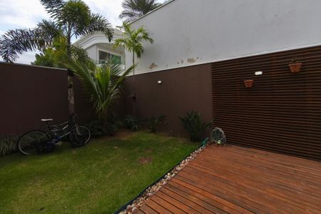 Casa de condomínio à venda com 280m², 3 quartos e 4 vagasQuintal - Jardim