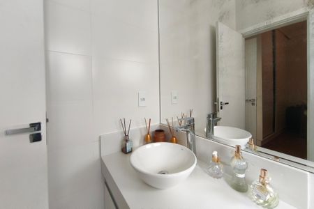 Casa de condomínio à venda com 280m², 3 quartos e 4 vagasBanheiro Suíte 3