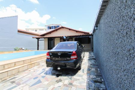 Casa à venda com 360m², 2 quartos e 3 vagas Casa à venda com 360m², 2 quartos e 3 vagasGaragem
