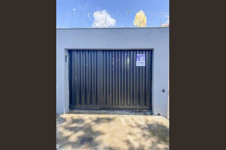 Casa à venda com 360m², 2 quartos e 3 vagas Casa à venda com 360m², 2 quartos e 3 vagasPlaquinha Instalada