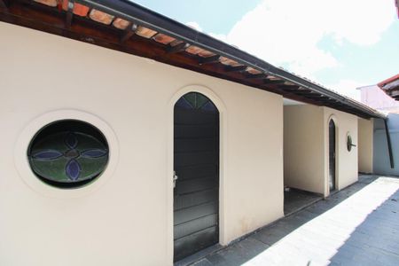 Casa à venda com 360m², 2 quartos e 3 vagas Casa à venda com 360m², 2 quartos e 3 vagasÁrea Externa