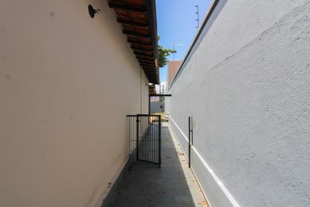 Casa à venda com 360m², 2 quartos e 3 vagas Casa à venda com 360m², 2 quartos e 3 vagasCorredor