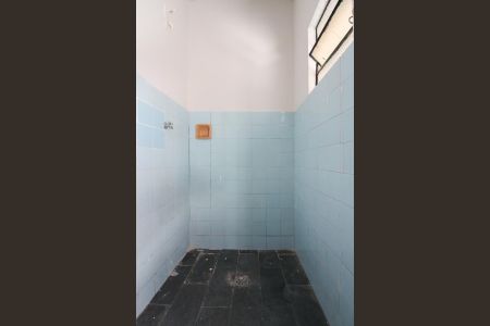 Casa à venda com 360m², 2 quartos e 3 vagas Casa à venda com 360m², 2 quartos e 3 vagasEdícula - Banheiro