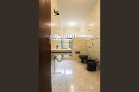 Casa à venda com 360m², 2 quartos e 3 vagas Casa à venda com 360m², 2 quartos e 3 vagasBanheiro Social