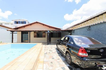 Casa à venda com 360m², 2 quartos e 3 vagas Casa à venda com 360m², 2 quartos e 3 vagasGaragem