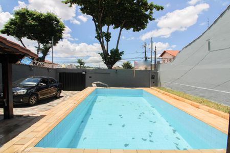 Casa à venda com 360m², 2 quartos e 3 vagas Casa à venda com 360m², 2 quartos e 3 vagasPiscina